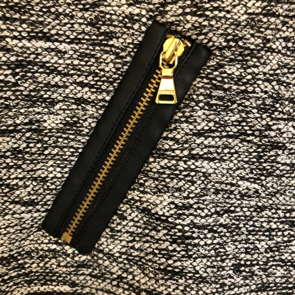 Express mini skirt with zipper detail - Picture 3 of 4